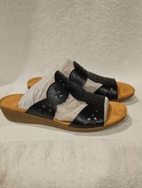 EASY SPIRIT SLIP ON SANDALS